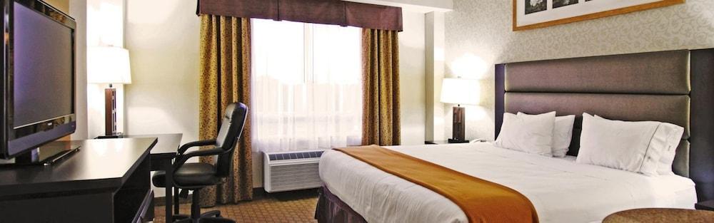 Holiday Inn Express Hotel & Suites Ottawa Airport By Ihg Exteriör bild