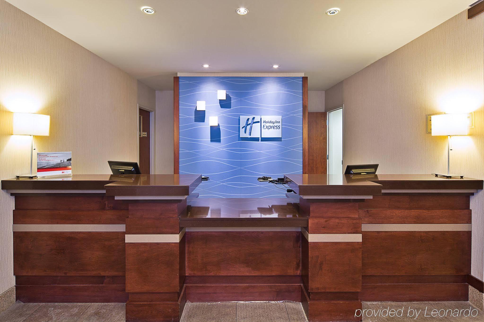 Holiday Inn Express Hotel & Suites Ottawa Airport By Ihg Exteriör bild