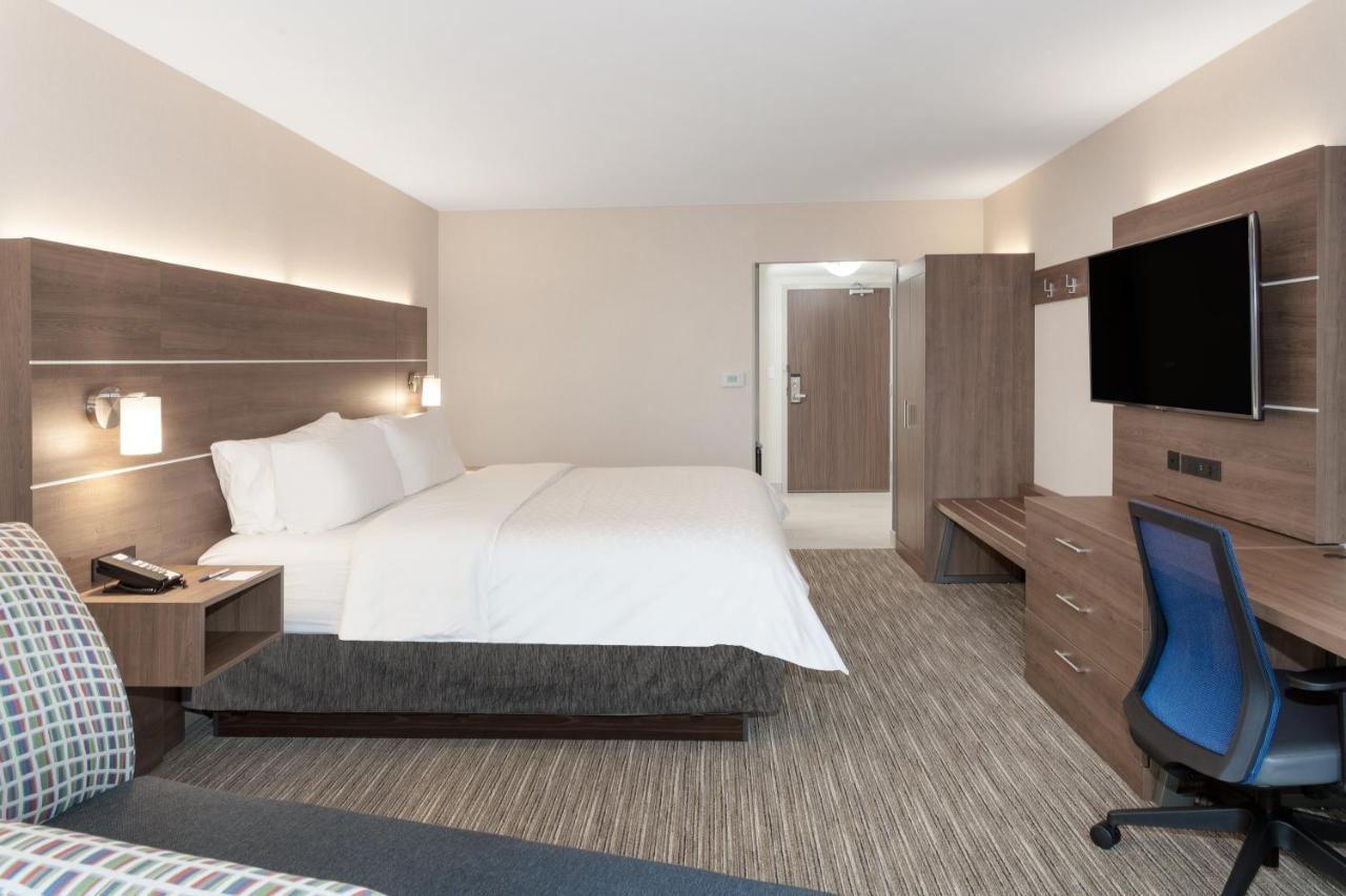 Holiday Inn Express Hotel & Suites Ottawa Airport By Ihg Exteriör bild