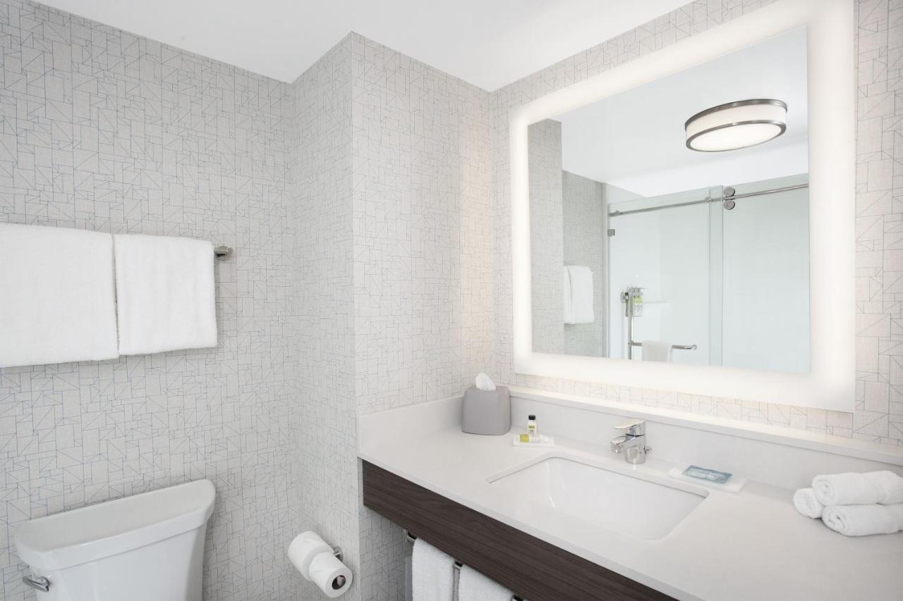 Holiday Inn Express Hotel & Suites Ottawa Airport By Ihg Exteriör bild