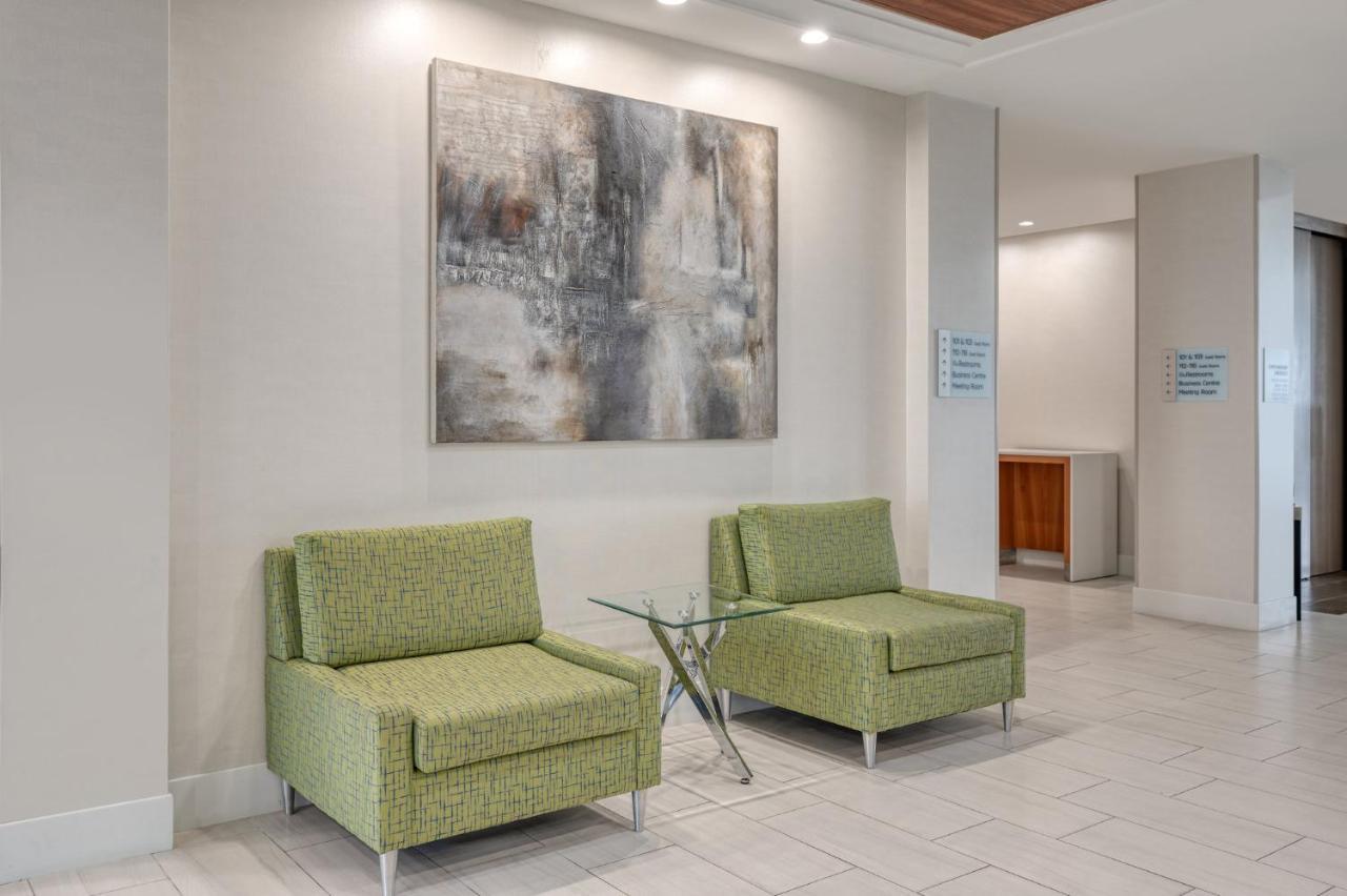 Holiday Inn Express Hotel & Suites Ottawa Airport By Ihg Exteriör bild