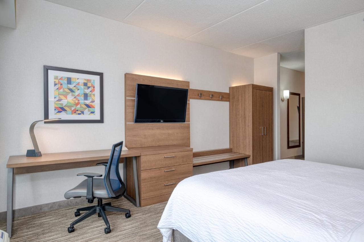 Holiday Inn Express Hotel & Suites Ottawa Airport By Ihg Exteriör bild