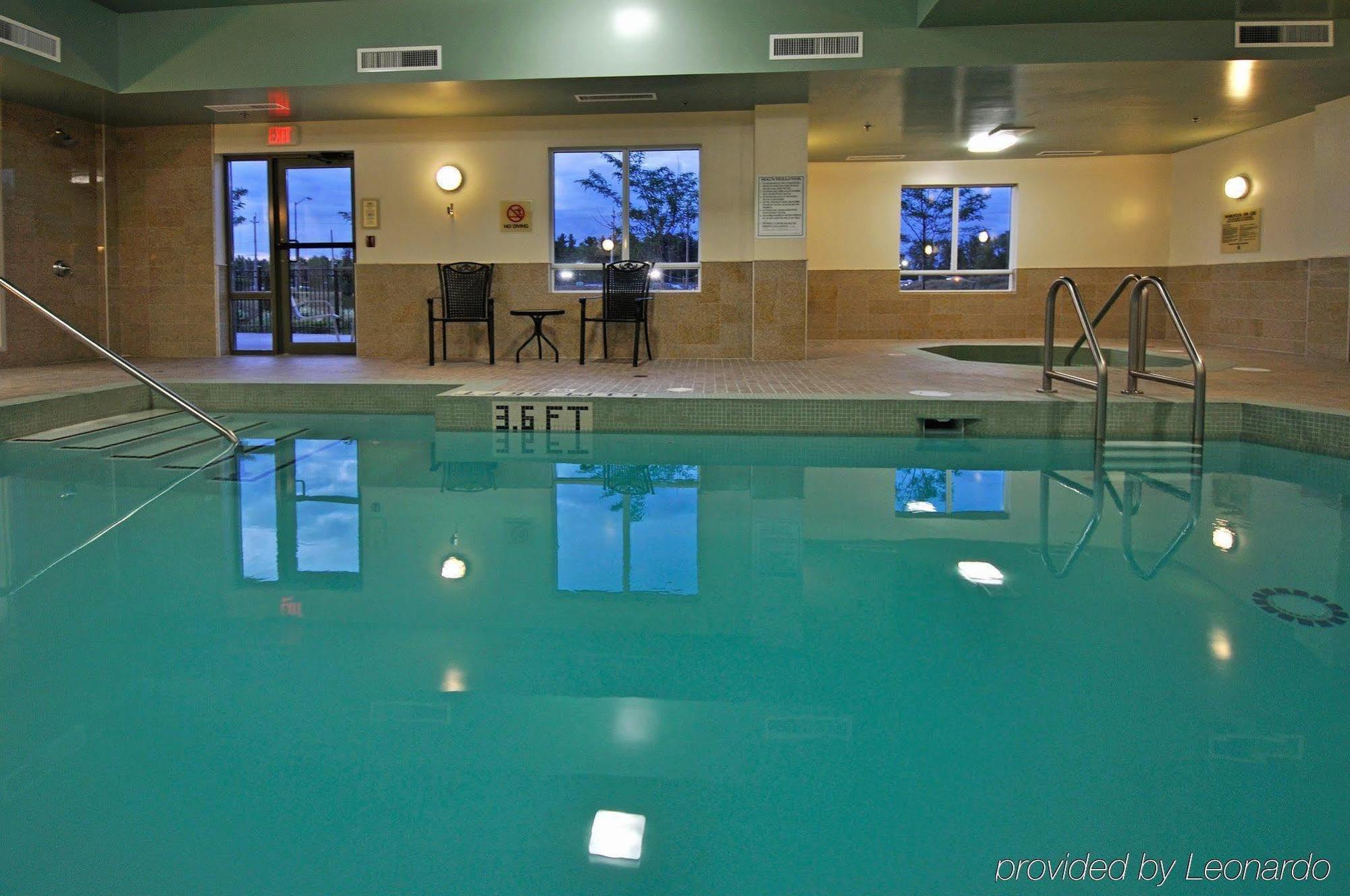 Holiday Inn Express Hotel & Suites Ottawa Airport By Ihg Exteriör bild