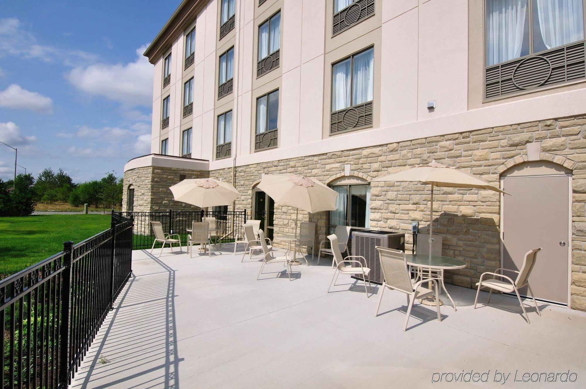 Holiday Inn Express Hotel & Suites Ottawa Airport By Ihg Exteriör bild