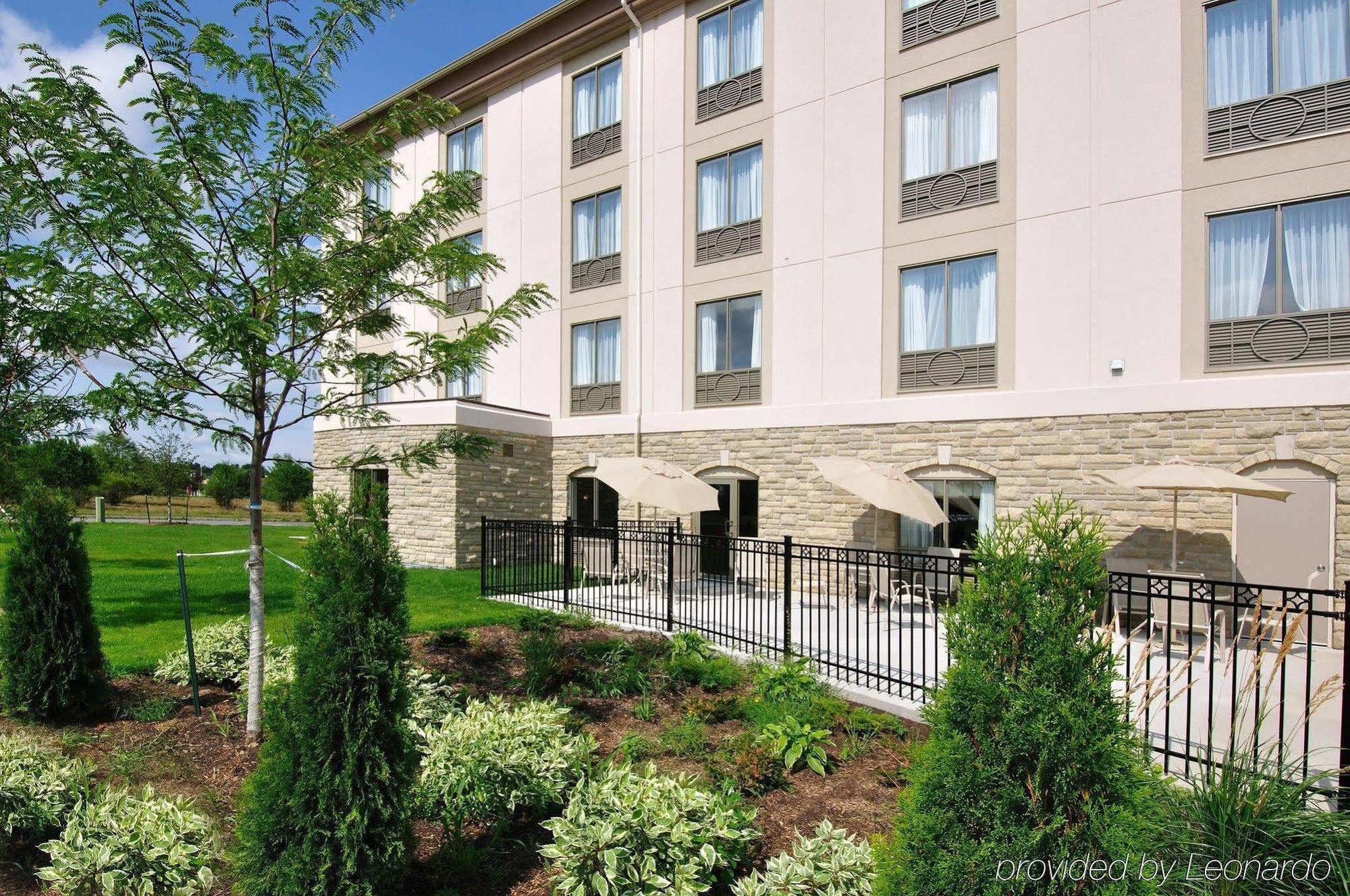 Holiday Inn Express Hotel & Suites Ottawa Airport By Ihg Exteriör bild