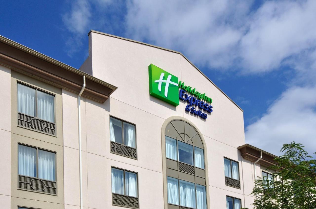 Holiday Inn Express Hotel & Suites Ottawa Airport By Ihg Exteriör bild